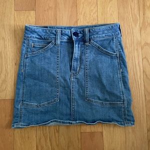 American Eagle mini skirt!